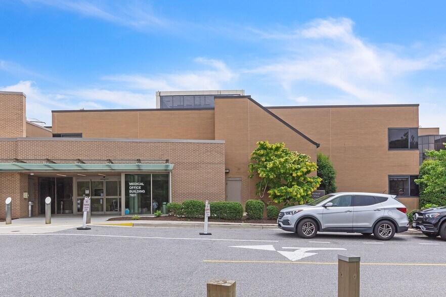 7601 Forest Ave, Richmond, VA à louer - Photo de l’immeuble – Image 3 sur 17