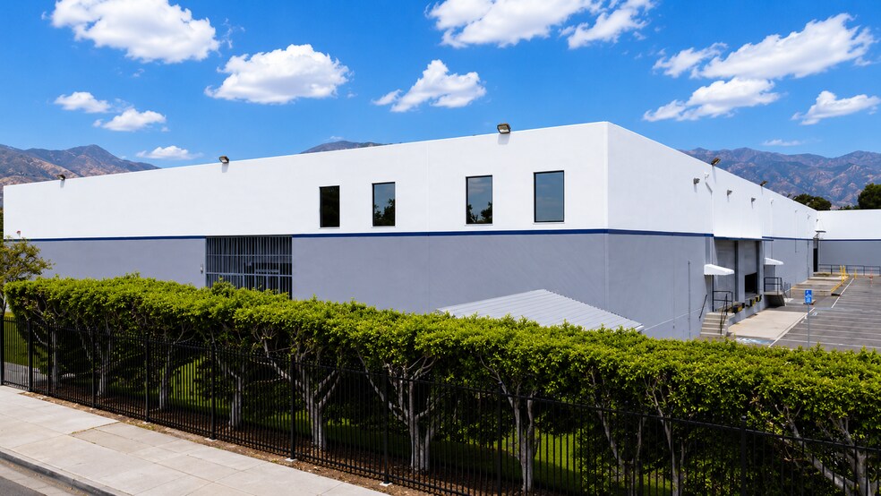12930 Bradley Ave, Sylmar, CA à louer - Photo de l’immeuble – Image 2 sur 7