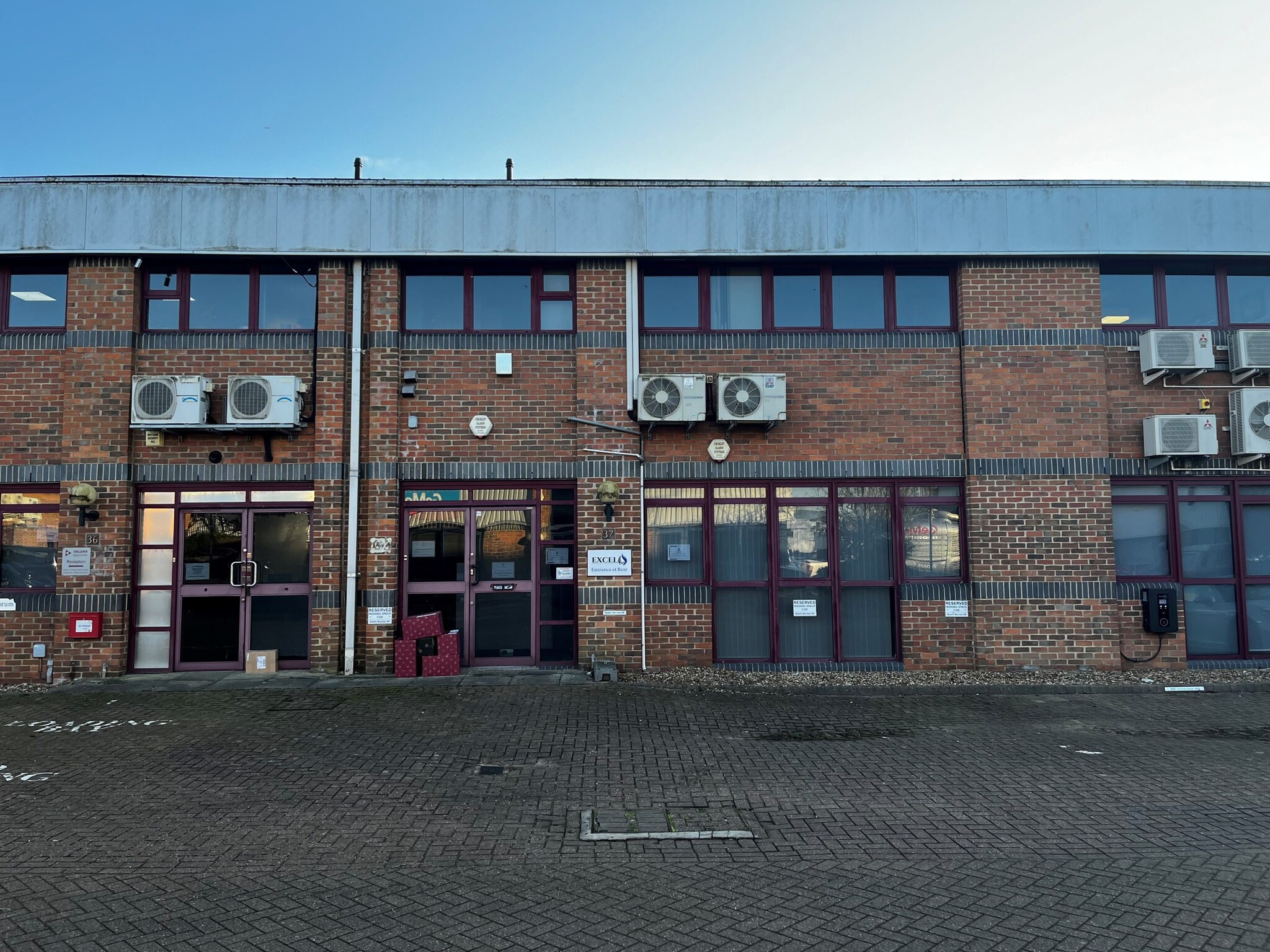 Dwight Rd, Watford à louer Photo principale– Image 1 sur 7