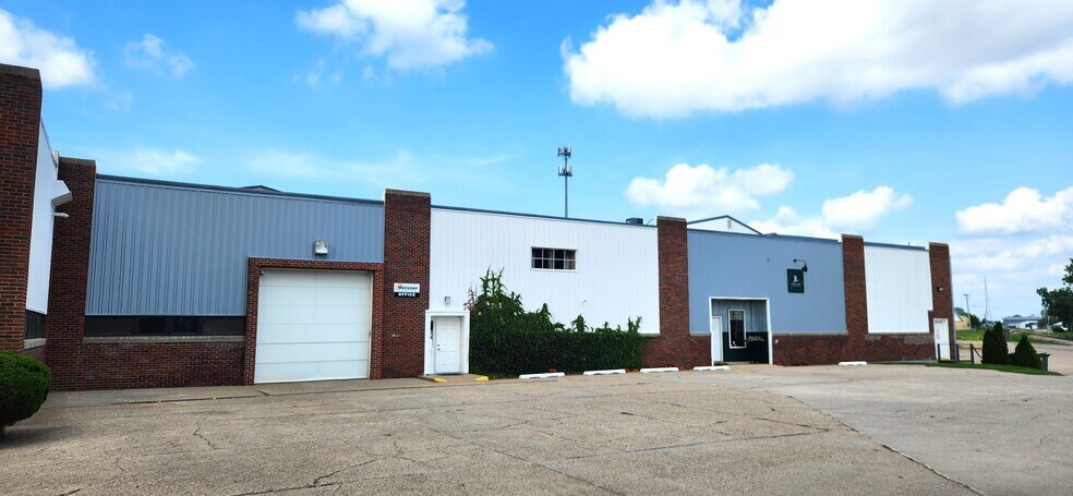200 N 8th Ave E, Newton, IA à louer - Photo de l’immeuble – Image 3 sur 19