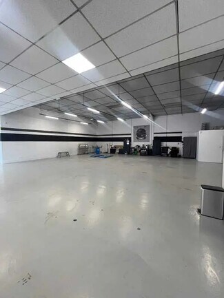 Plus de détails pour Local commercial à louer