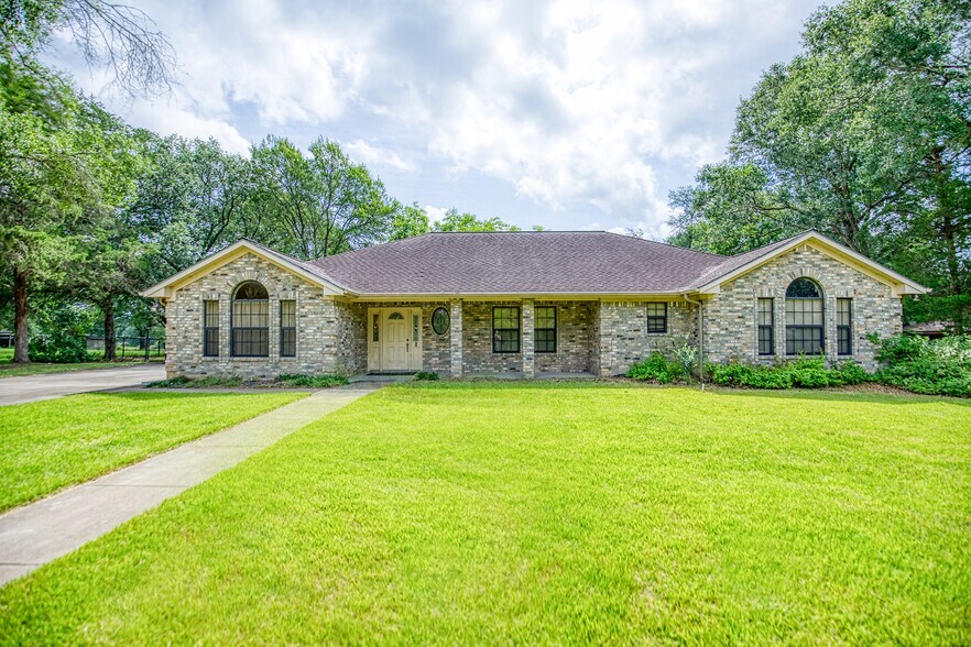 655 Farmers Rd, Brenham, TX à vendre - Photo principale – Image 1 sur 36