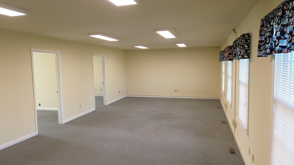 21585 Three Notch Rd, Lexington Park, MD à louer - Photo de l’immeuble – Image 2 sur 6