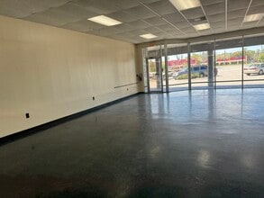 6604 US Highway 19 N, New Port Richey, FL à louer Photo intérieure– Image 2 sur 5