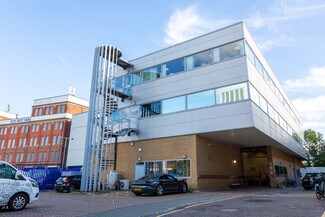 Plus de détails pour 23-34 Ingate Pl, Londres - Local d'activités à louer