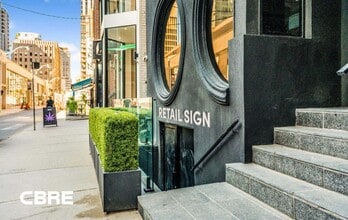 16 Cumberland St, Toronto, ON à louer Photo de l’immeuble– Image 1 sur 6