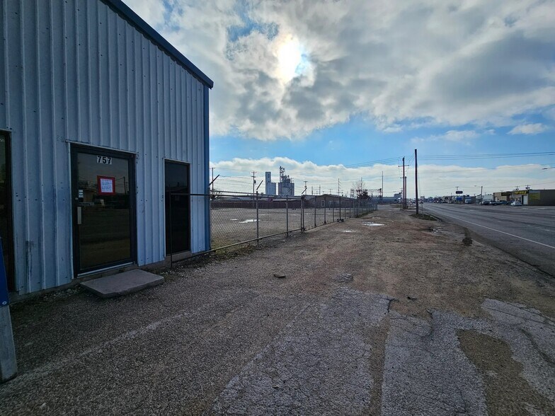 757 S Treadaway Blvd, Abilene, TX à louer - Photo de l’immeuble – Image 3 sur 13