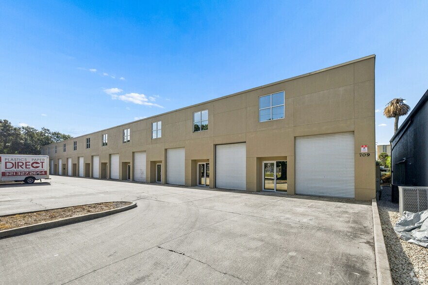709 Silver Palm Ave, Melbourne, FL à louer - Photo de l’immeuble – Image 1 sur 10