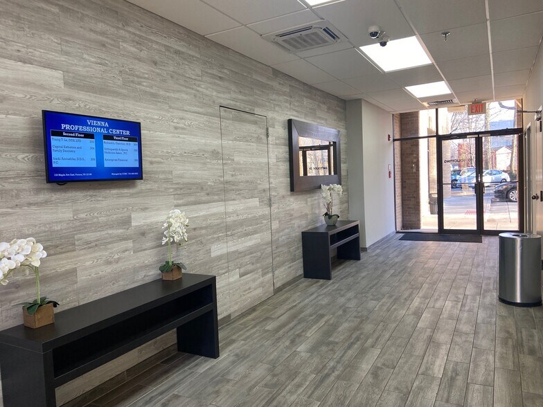 133 Maple Ave E, Vienna, VA à louer - Photo intérieure – Image 3 sur 12