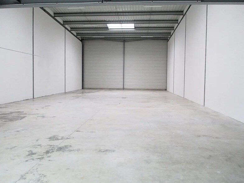 Industriel/Logistique dans Collégien à vendre - Photo de l’immeuble – Image 1 sur 2