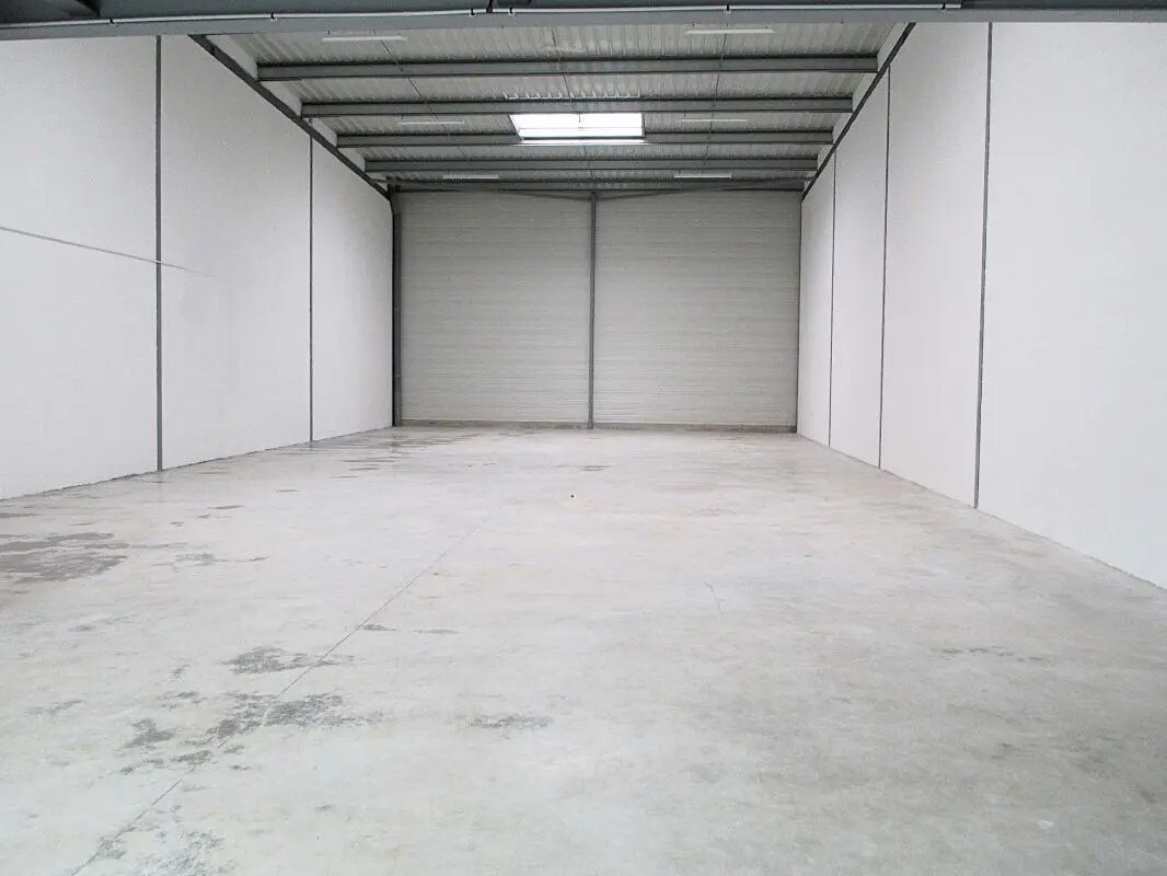 Industriel/Logistique dans Collégien à vendre Photo de l’immeuble– Image 1 sur 3