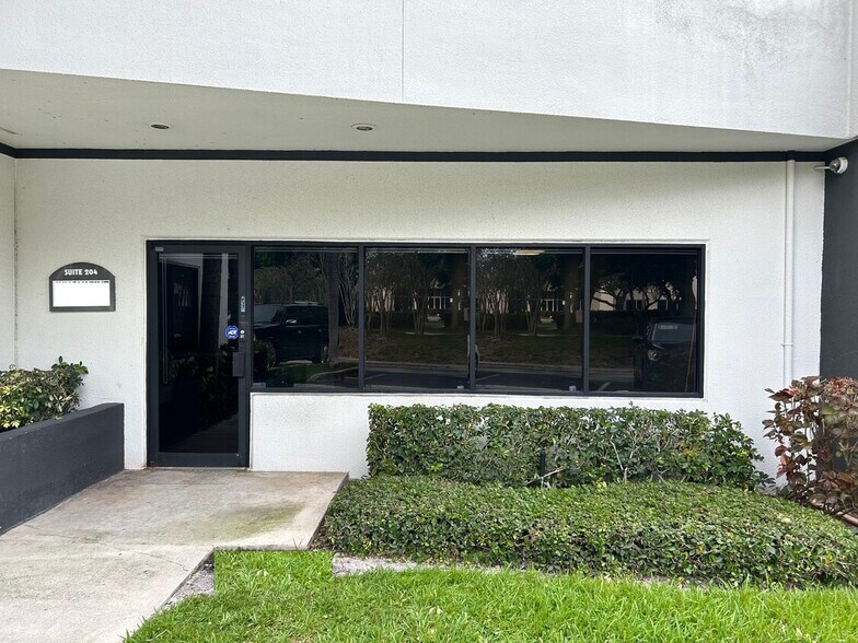 1287 E Newport Center Dr, Deerfield Beach, FL à louer - Photo de l’immeuble – Image 1 sur 7