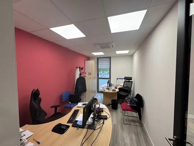 Bureau dans Saint-Priest-en-Jarez à vendre - Photo de l’immeuble – Image 3 sur 9