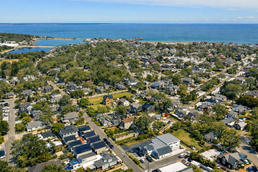 112 Dukes County Ave, Vineyard Haven, MA à vendre - Photo principale – Image 1 sur 7