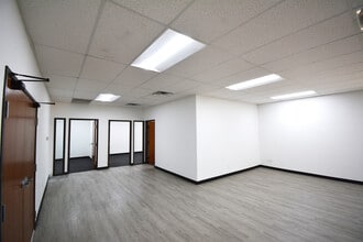 1300 N Interstate 35E, Carrollton, TX à louer Photo intérieure– Image 2 sur 5