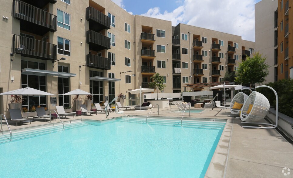 3900 San Fernando Rd, Glendale, CA à louer - Photo de l’immeuble – Image 2 sur 116