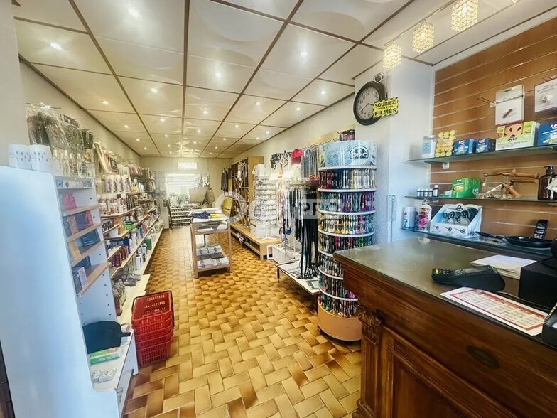 Local commercial dans La Seyne-sur-Mer à louer - Photo intérieure – Image 2 sur 12