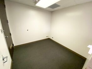 6160 N Cicero Ave, Chicago, IL à louer Photo de l’immeuble– Image 2 sur 8