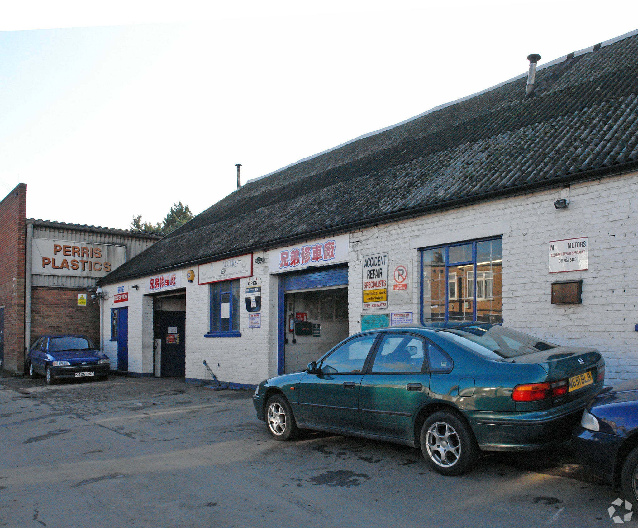 197 Burnt Oak Broa, Edgware à louer Photo principale– Image 1 sur 5