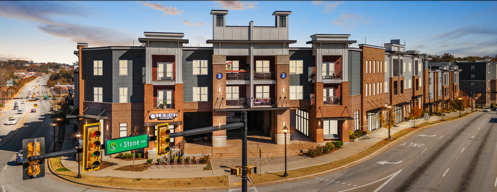 401 E Stone Ave, Greenville, SC à louer - Photo principale – Image 1 sur 8