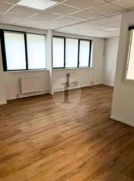 Local d’activités dans Marcq-en-Baroeul à louer - Photo intérieure – Image 2 sur 3