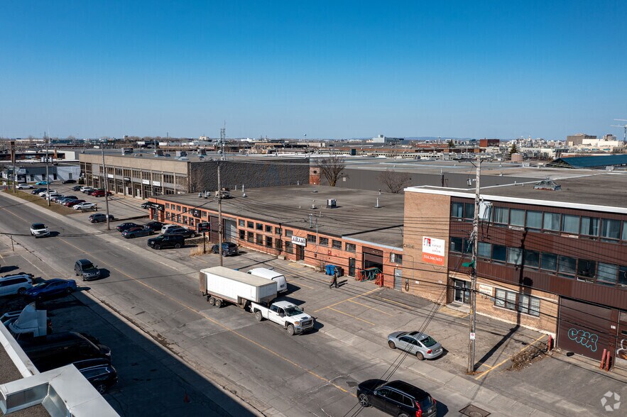 5579-5581 Rue Paré, Mt Royal, QC à louer - Aérien – Image 2 sur 4