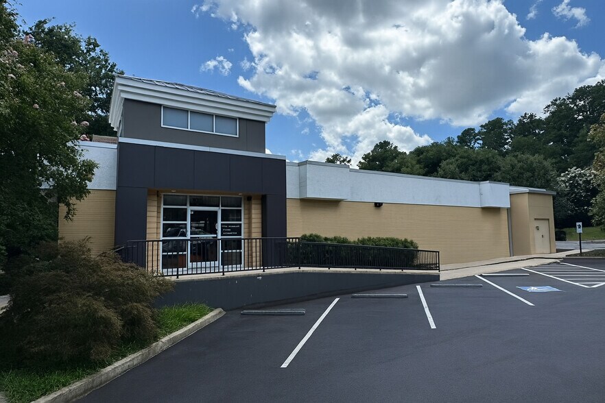 3613 Haworth Dr, Raleigh, NC à vendre - Photo principale – Image 1 sur 5