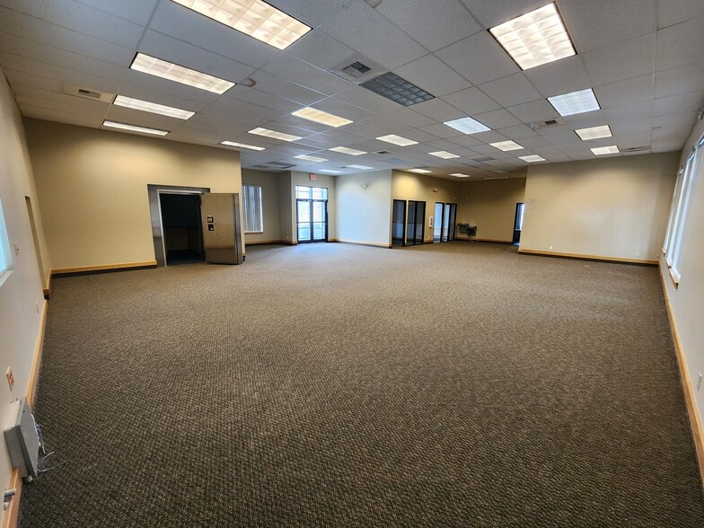 22408 E Appleway Ave, Liberty Lake, WA à louer - Photo de l’immeuble – Image 2 sur 11