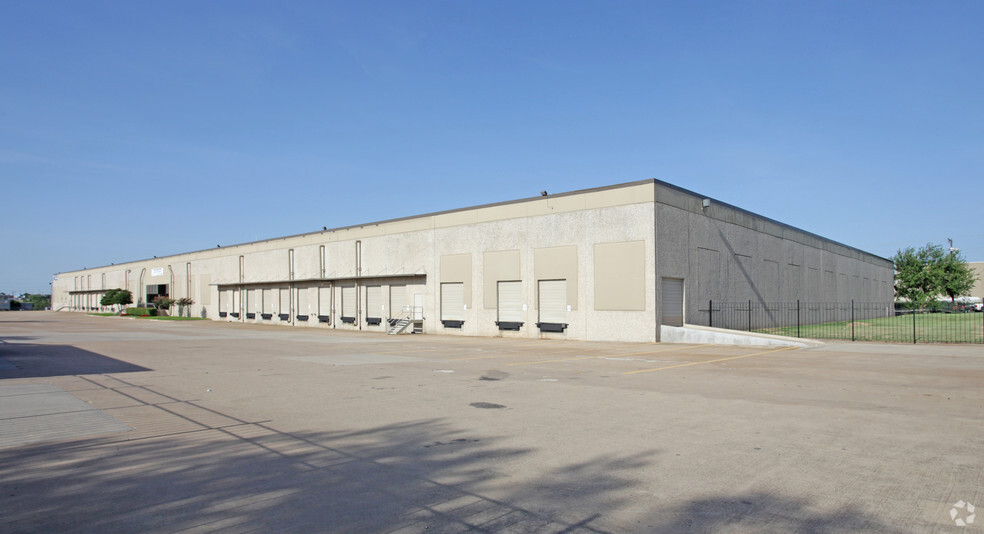 957 Heinz Way, Grand Prairie, TX à louer - Photo de l’immeuble – Image 2 sur 4