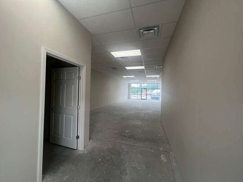 3519 E Central Ave, Wichita, KS à louer - Photo de l’immeuble – Image 3 sur 8