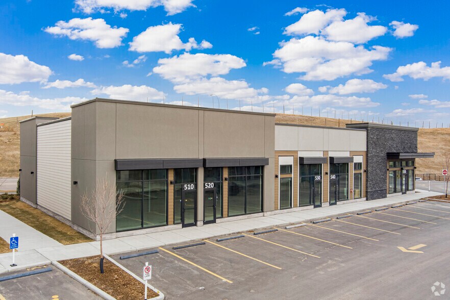 11842 Sarcee Trail NW, Calgary, AB à louer - Photo de l’immeuble – Image 2 sur 9