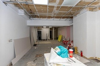 198 Bathurst St, Toronto, ON à louer Photo intérieure– Image 2 sur 5