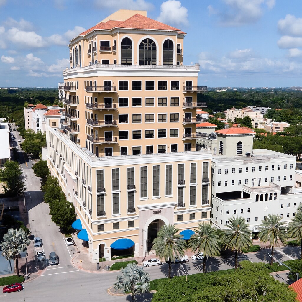 2020 Ponce De Leon Blvd, Coral Gables, FL à louer Photo de l’immeuble– Image 1 sur 6