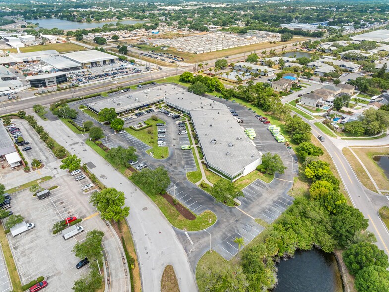 11701 S Belcher Rd, Largo, FL à louer - Photo de l’immeuble – Image 2 sur 5