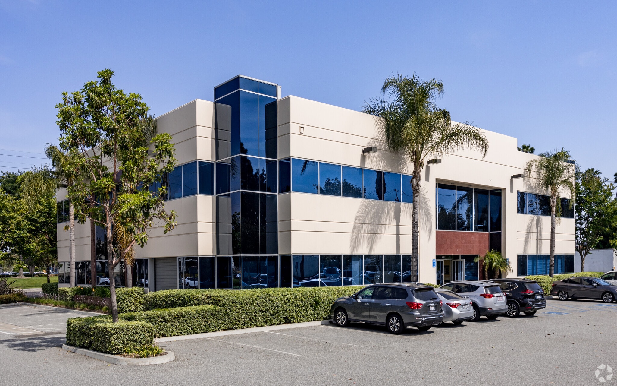 18115 Valley View Ave, Cerritos, CA à louer Photo principale– Image 1 sur 5