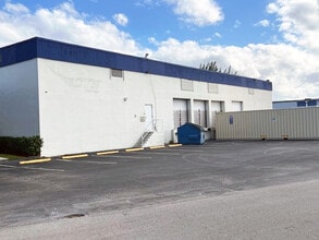 3318 SW 2nd Ave, Fort Lauderdale, FL à louer Photo de l’immeuble– Image 2 sur 3