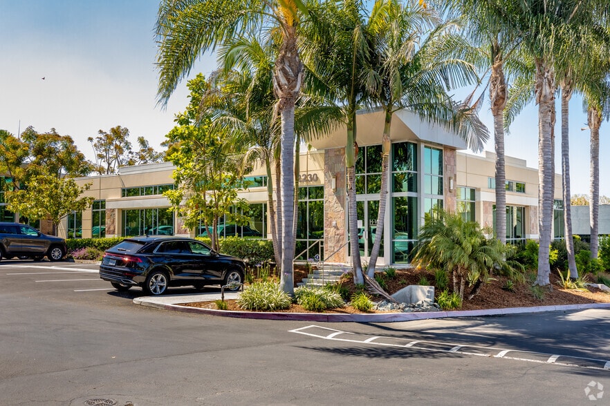 2230 Faraday Ave, Carlsbad, CA à vendre - Photo principale – Image 1 sur 6