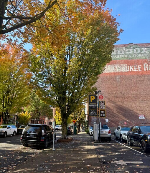 1231 NW Hoyt St, Portland, OR à louer - Autre – Image 3 sur 36