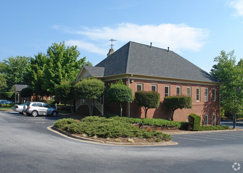 8735 Dunwoody Pl, Atlanta, GA à louer - Photo de l’immeuble – Image 3 sur 11
