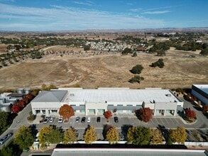 2758 Danley Ct, Paso Robles, CA à louer Photo de l’immeuble– Image 1 sur 6
