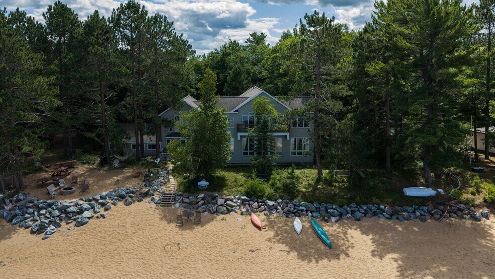 3702 Squaw Beach Rd, Big Bay, MI à vendre - Photo de l’immeuble – Image 1 sur 62