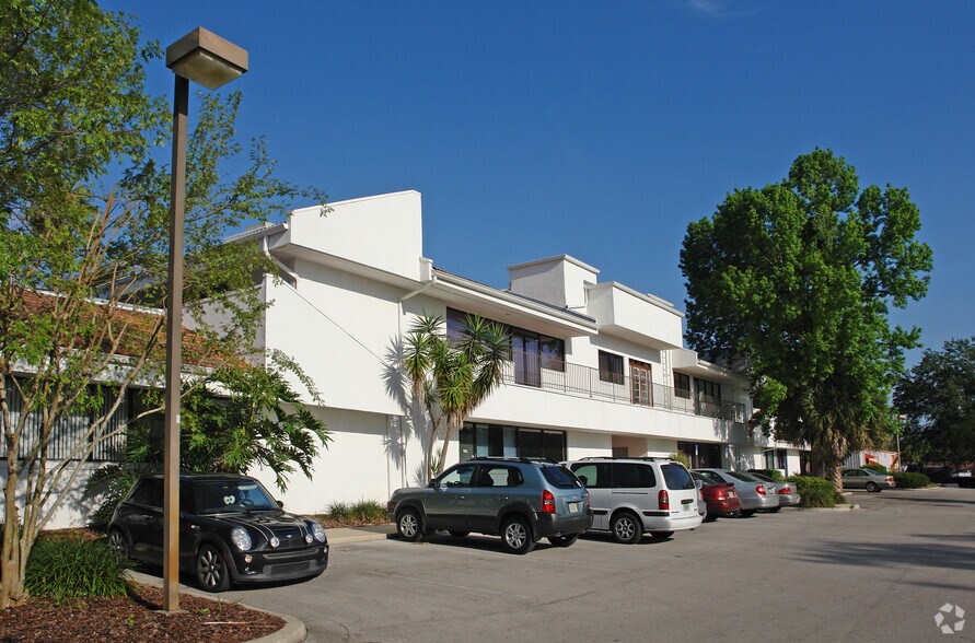 1750 W Broadway, Oviedo, FL à louer - Photo de l’immeuble – Image 2 sur 4