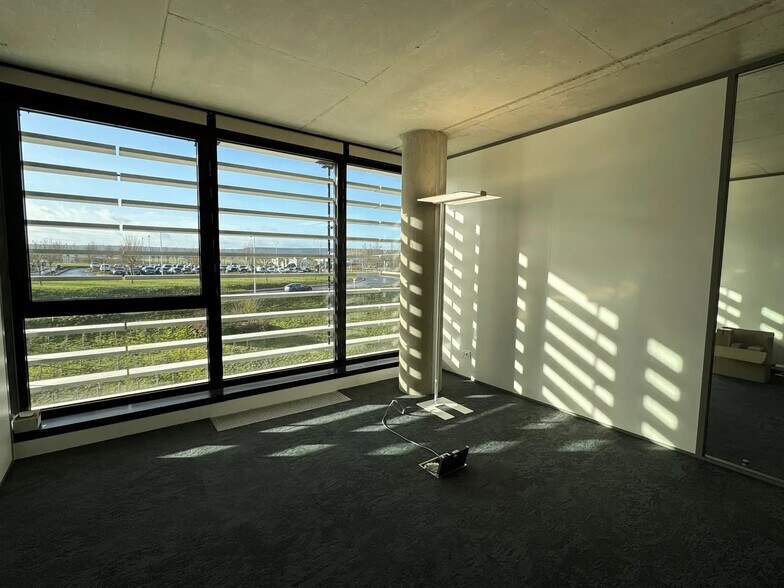 Bureau dans Reims à louer - Photo de l’immeuble – Image 2 sur 3