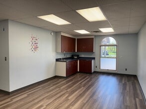 20302-20392 Eureka Rd, Taylor, MI à louer Photo intérieure– Image 2 sur 5