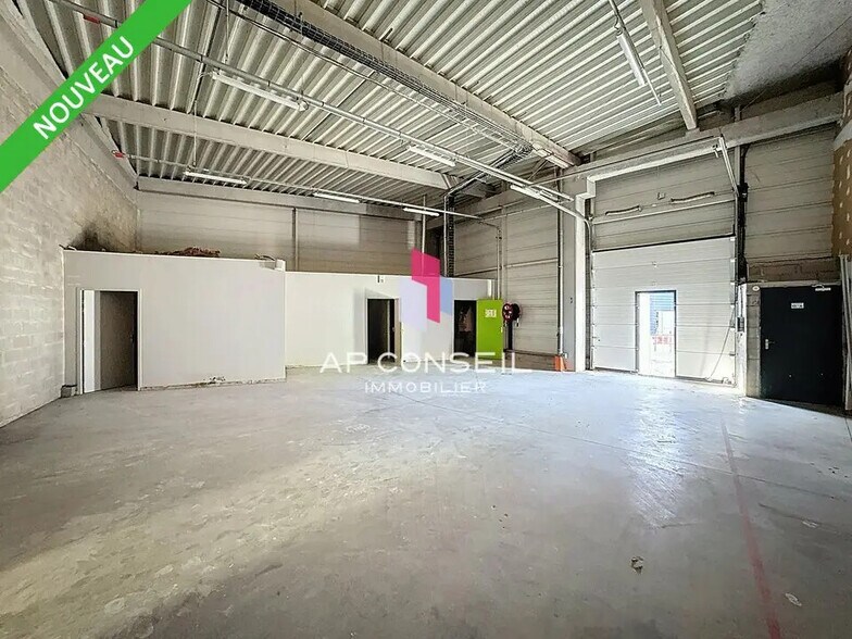 Local commercial dans Maurepas à louer - Photo de l’immeuble – Image 2 sur 6