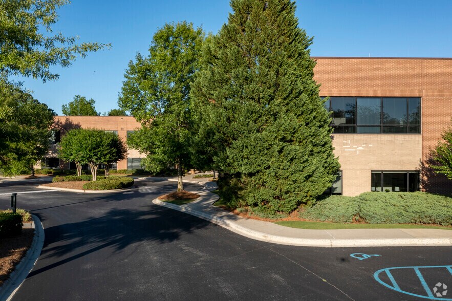 2700 Corporate Dr, Birmingham, AL à louer - Photo de l’immeuble – Image 2 sur 5