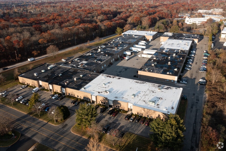 400 Oser Ave, Hauppauge, NY à louer - Photo de l’immeuble – Image 3 sur 12