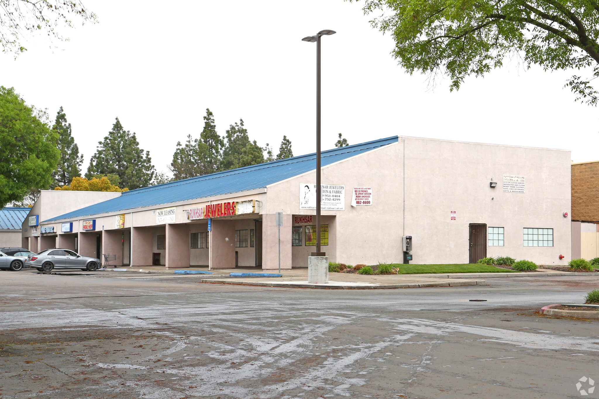 1239 E Hammer Ln, Stockton, CA à vendre Photo principale– Image 1 sur 5