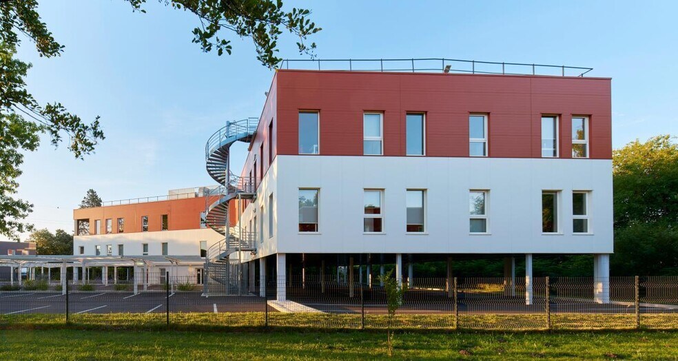 5 Allée Des Musardises, Le Haillan à louer - Photo de l’immeuble – Image 1 sur 6