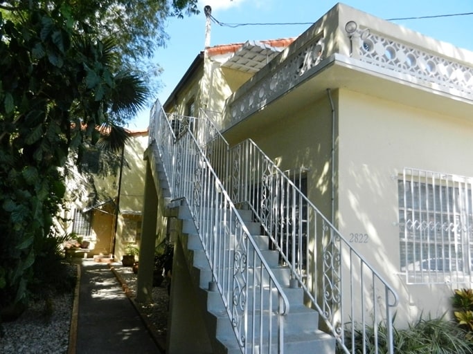 2822 Pine Tree Dr, Miami Beach, FL à vendre Photo principale– Image 1 sur 35